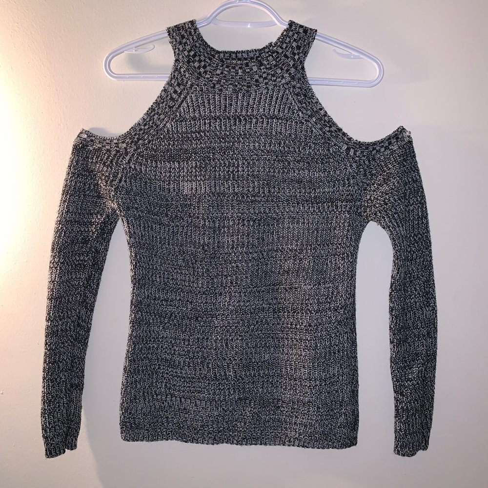 Magazine | Cut-Out Shoulder Long Sleeve